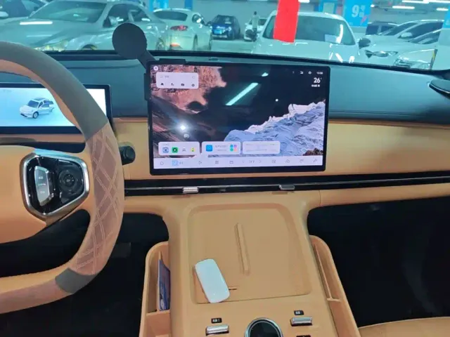 Geely Galaxy Starship 7 EM-i — Фото автомобиля 12