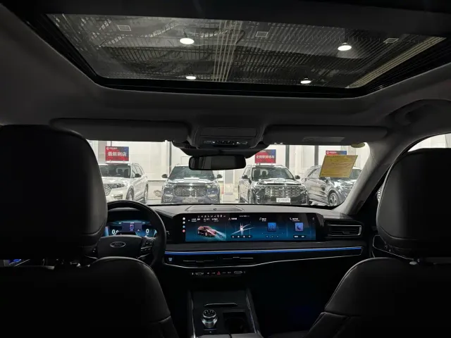 Ford Explorer — Фото автомобиля 14
