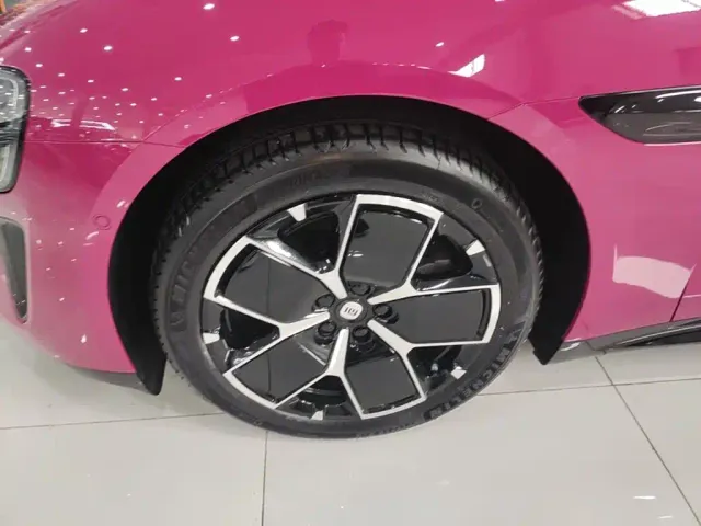 Xiaomi SU7 — Фото автомобиля 22