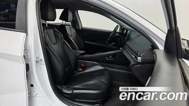 Hyundai Avante CN7 — Фото автомобиля 10