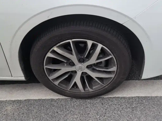Geely Emgrand — Фото автомобиля 24