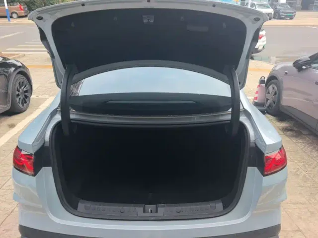 BYD Qin L — Фото автомобиля 18