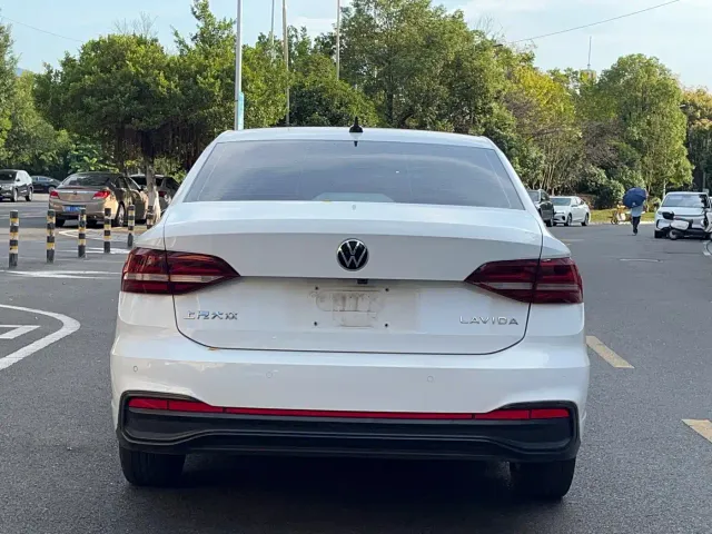 Volkswagen Lavida — Фото автомобиля 5