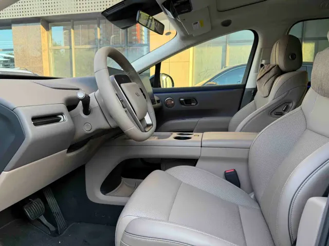 Li Auto Li i8 2025 Standard Edition — Фото автомобиля 8