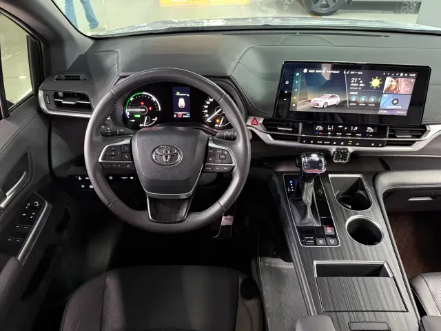 Toyota Sienna — Фото автомобиля 11