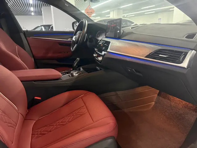 BMW 5 Series — Фото автомобиля 10
