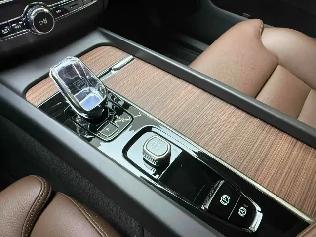 Volvo XC60 — Фото автомобиля 12