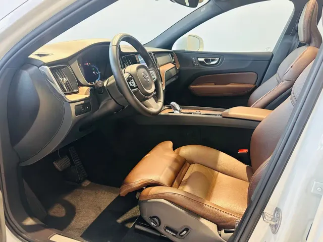 Volvo XC60 — Фото автомобиля 10