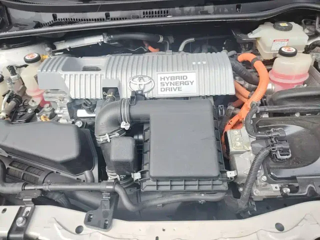 Toyota Corolla Twin Engine E+ — Фото автомобиля 19
