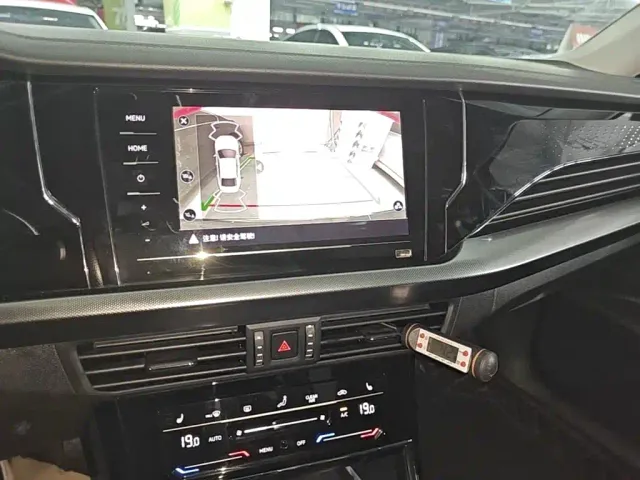 Volkswagen Passat — Фото автомобиля 12