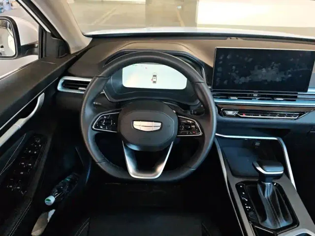 Geely Emgrand — Фото автомобиля 15