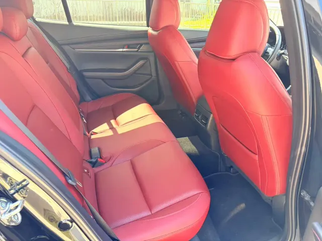 Mazda Axela — Фото автомобиля 10