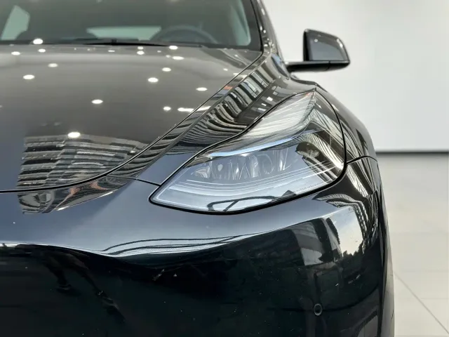 Tesla Model Y — Фото автомобиля 19