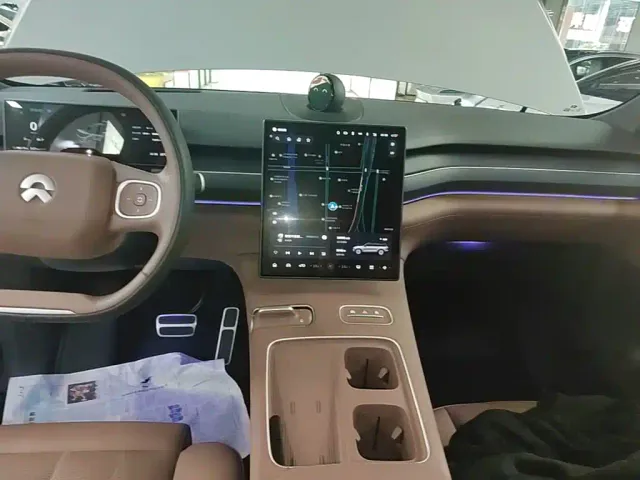 Nio ES8 — Фото автомобиля 12