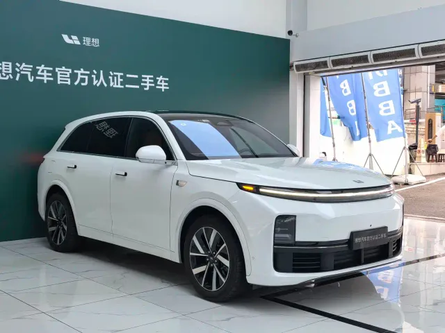 Li Auto L7 — Фото автомобиля 3