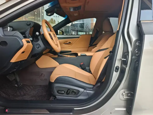 Lexus ES — Фото автомобиля 6