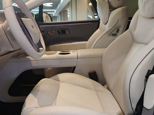 Li Auto i8 — Фото автомобиля 10