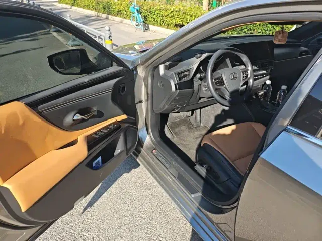 Lexus ES — Фото автомобиля 12