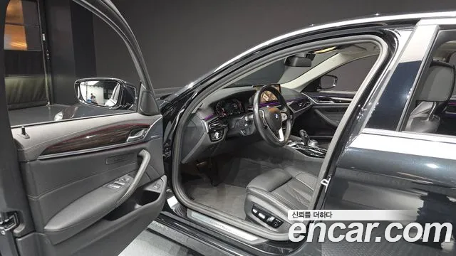 BMW 5 Series G30 — Фото автомобиля 10