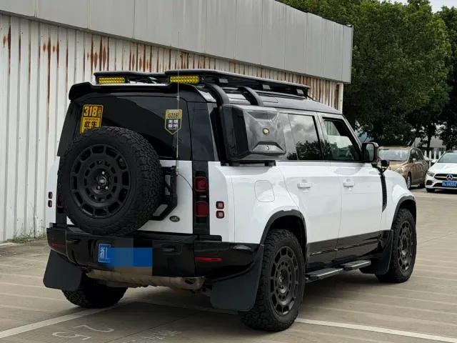 Land Rover Defender — Фото автомобиля 4