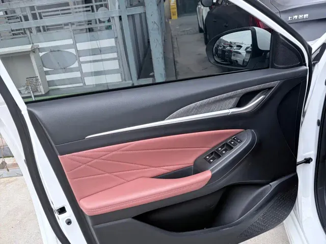 Changan Eado — Фото автомобиля 3