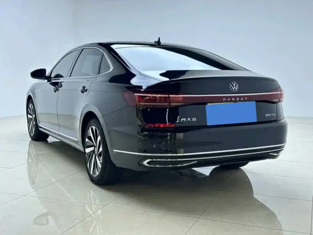 Volkswagen Passat — Фото автомобиля 6
