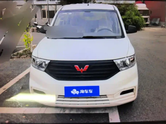 Wuling Hongguang V — Фото автомобиля 2