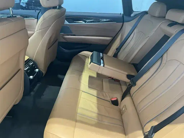 BMW 6 Series Gran Turismo — Фото автомобиля 12