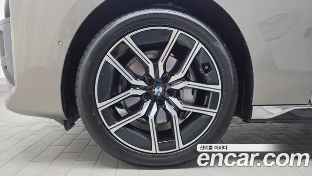 Фотография автомобиля — BMW 7-Series