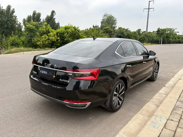 Skoda Superb — Фото автомобиля 5