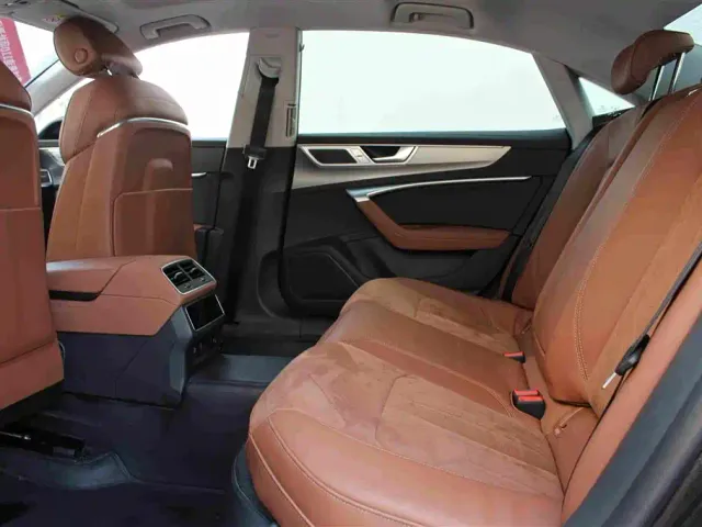 Audi A7L — Фото автомобиля 11