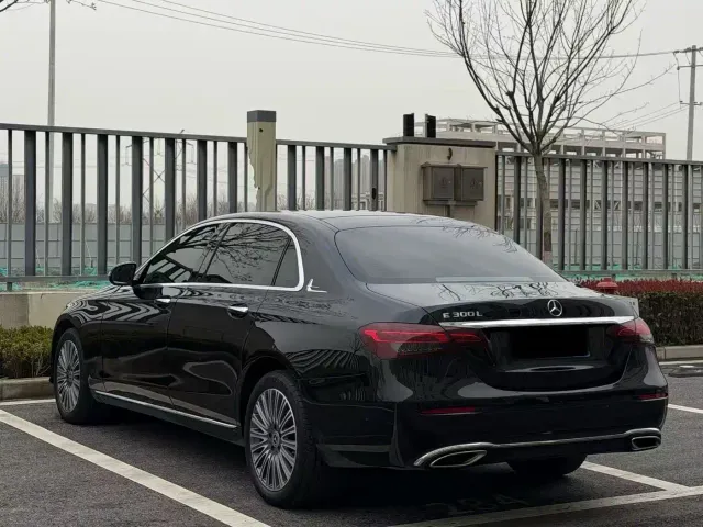 Mercedes-Benz E-Class — Фото автомобиля 7