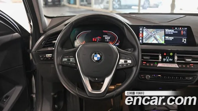 BMW 1 Series F40 — Фото автомобиля 14