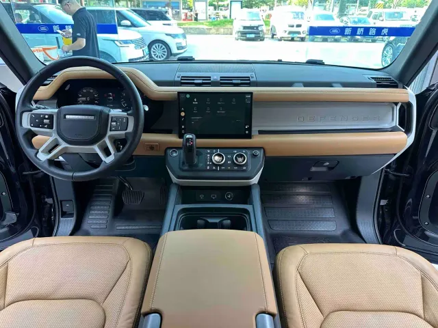 Land Rover Defender — Фото автомобиля 5