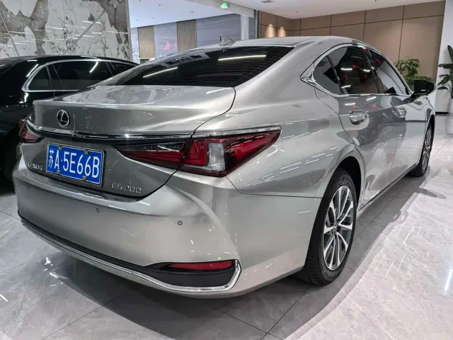 Lexus ES — Фото автомобиля 2