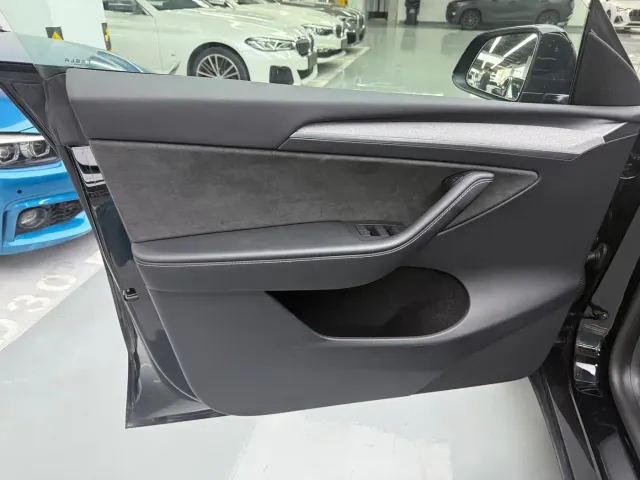 Tesla Model Y — Фото автомобиля 6