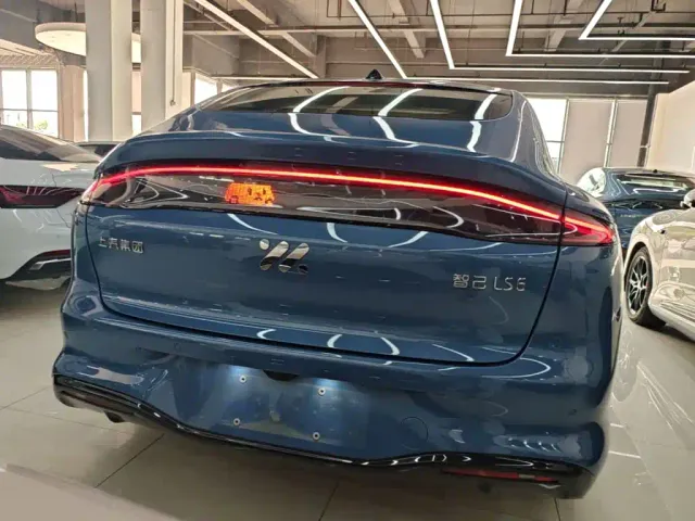 IM Motors LS6 — Фото автомобиля 5