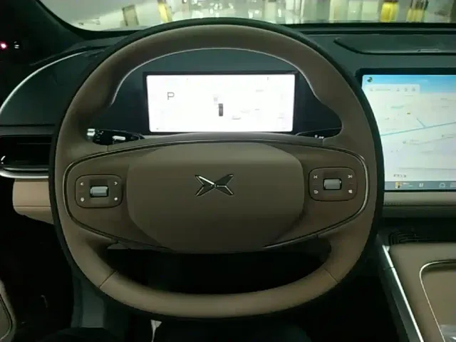 Xpeng G9 — Фото автомобиля 10