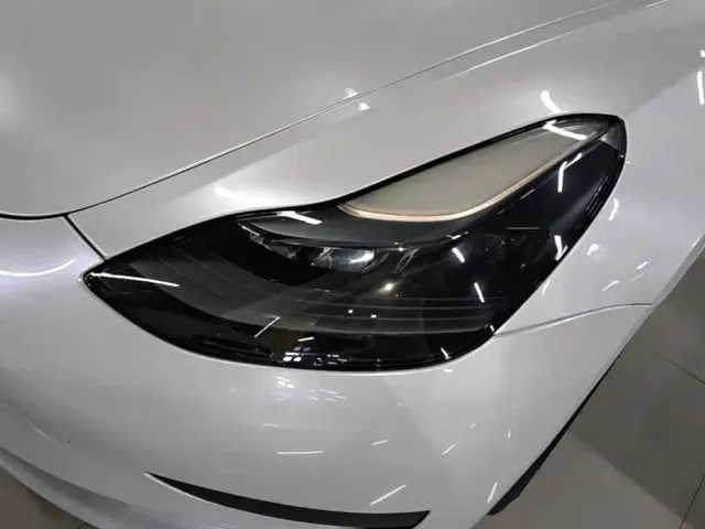 Tesla Model 3 — Фото автомобиля 23