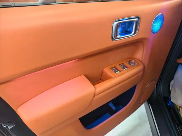 Li Auto L8 — Фото автомобиля 4