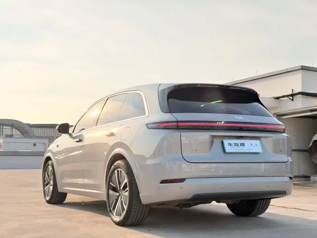 Li Auto L7 — Фото автомобиля 10