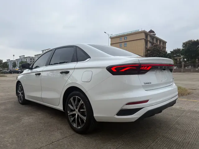 Geely Emgrand — Фото автомобиля 8