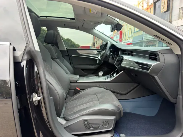Audi A7L — Фото автомобиля 11