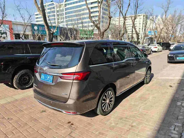 Buick GL8 — Фото автомобиля 5