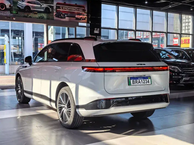 Xpeng G9 — Фото автомобиля 11