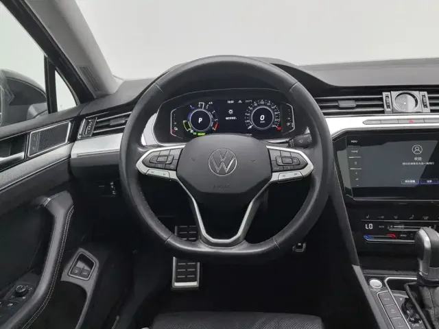Volkswagen Magotan GTE Plug-in Hybrid 2022 GTE Luxury — Фото автомобиля 11