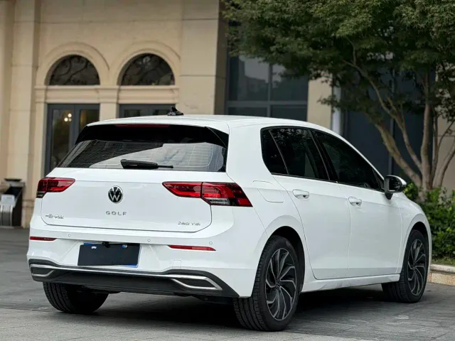 Volkswagen Golf — Фото автомобиля 8