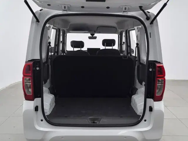 Wuling Zhiguang NEV — Фото автомобиля 16