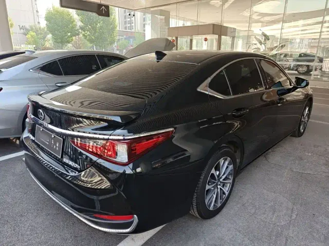 Lexus ES — Фото автомобиля 6