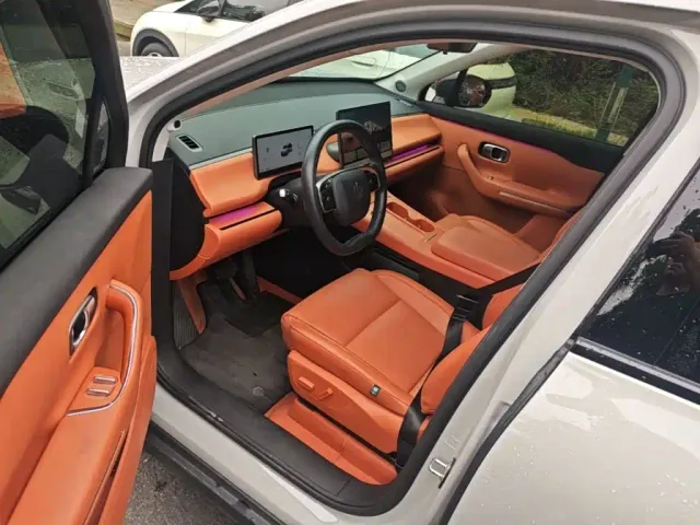 Leapmotor C10 — Фото автомобиля 15